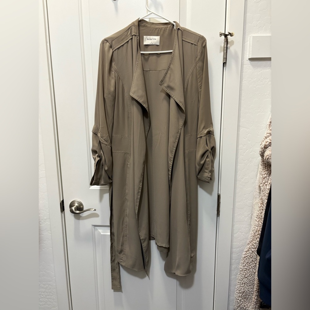 Aritzia Babaton Flowy Trench